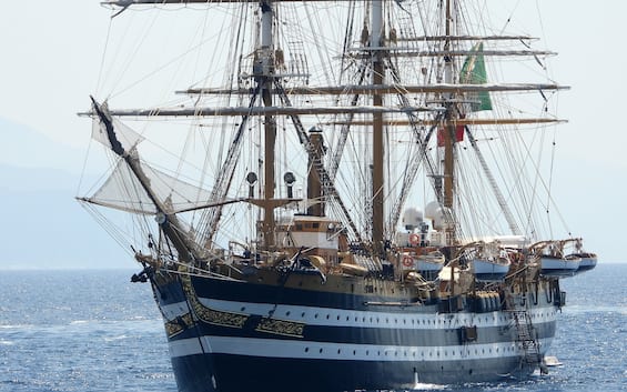 amerigo vespucci a civitavecchia per la 16esima tappa del tour mediterraneo